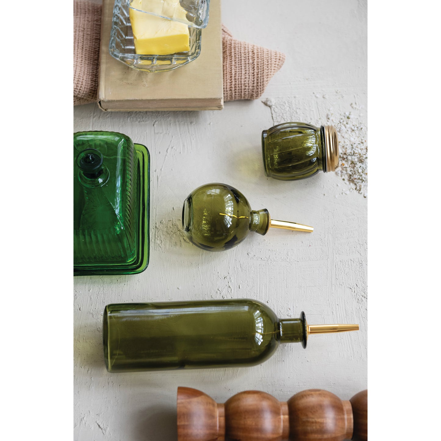16 oz. Glass Oil Cruet with Metal Stopper, Olive Color & Gold Finish